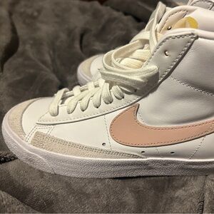 Nike Blazers Mid 
Light pink